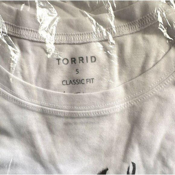 Torrid +5 White Crew Neck Horseshoe Make Your Own Luck Graphic Short Sleeve Tee - Picture 7 of 7